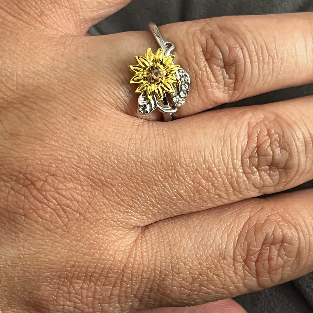 Sterling silver 🌻 ring - Picture 4 of 6